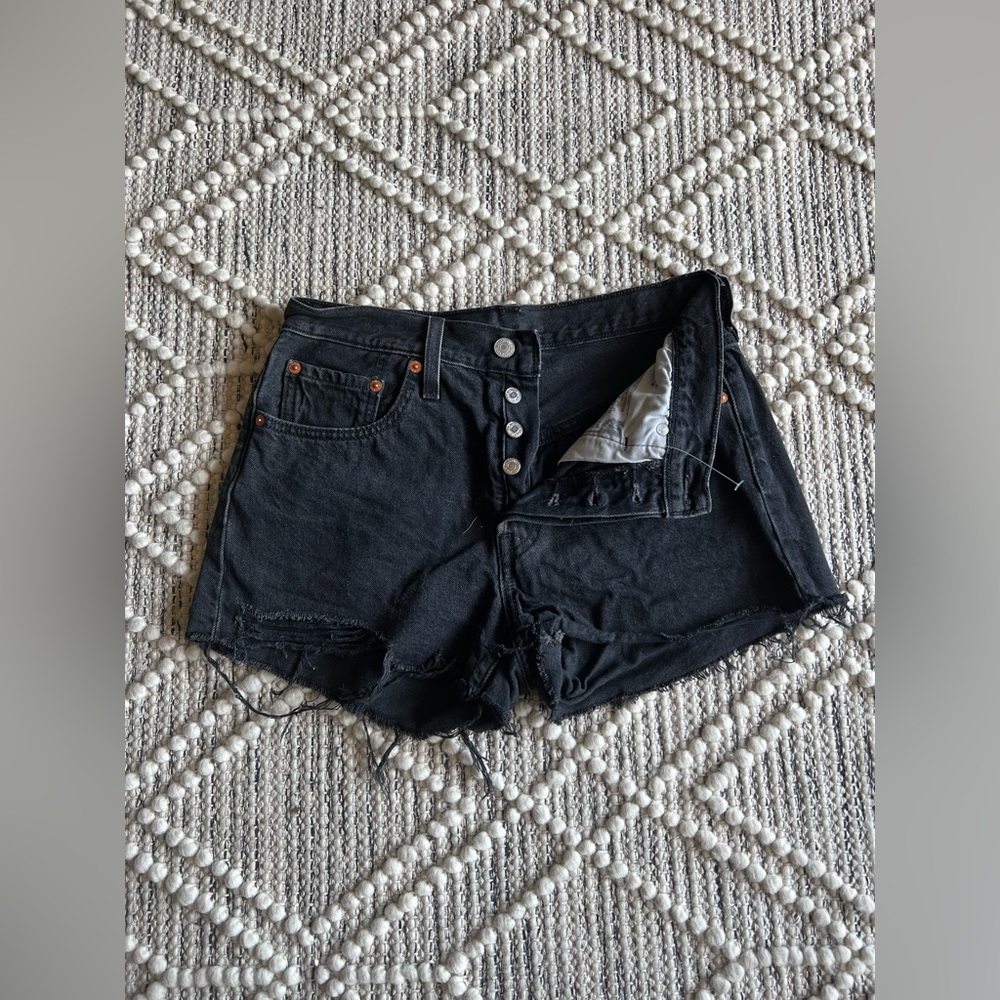 🌿Levi’s Black Denim Shorts